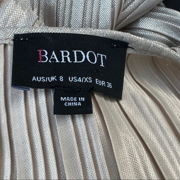 BARDOT Pleated Dress Champagne Color Ballon Sleeves Belted Size 4 - Picture 6 of 8